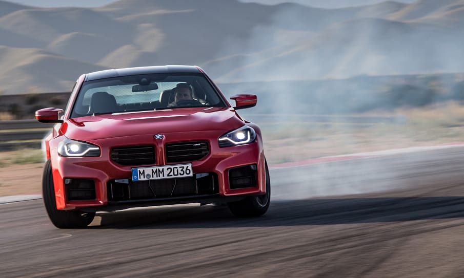 Vadonatúj 5-ös és villany i5-ös, friss X5, izgalmas M2: Magyarországra jönnek az új BMW-k